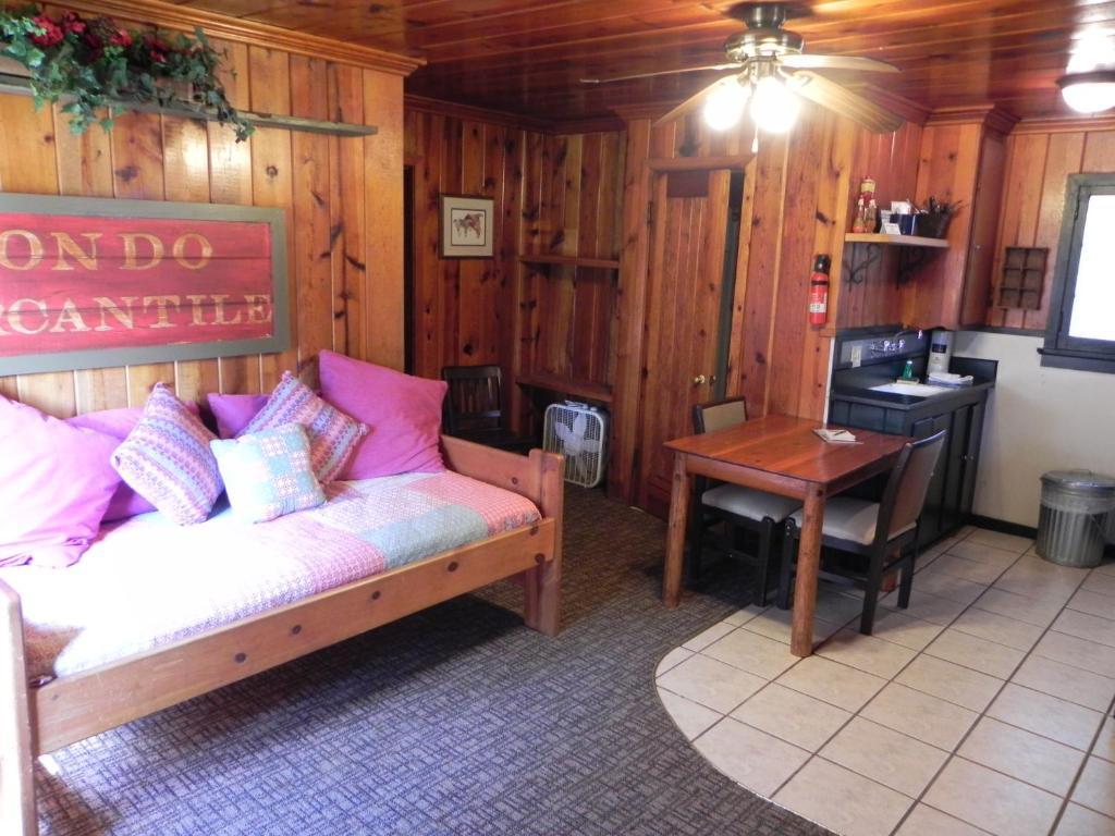 Apache Village Cabins Ruidoso Quarto foto